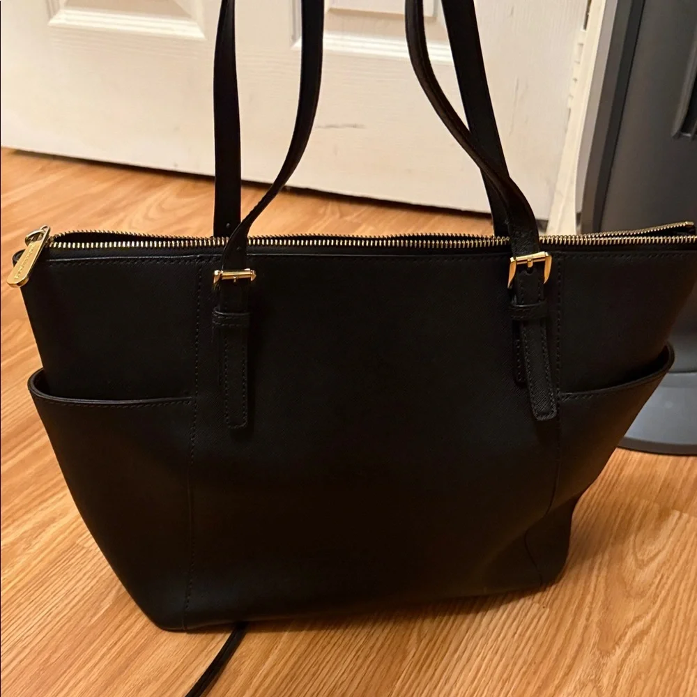 Michael Kors Charlotte Saffiano tote bag - Picture 2 of 3